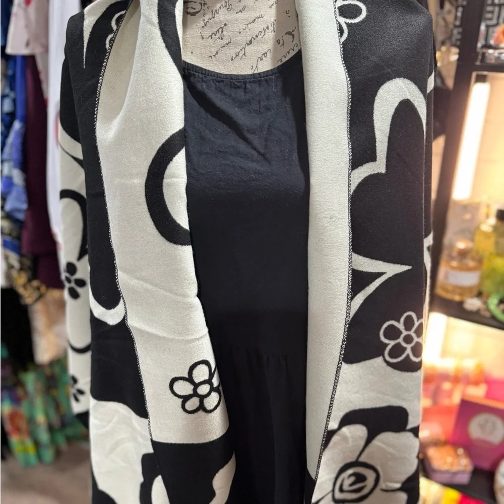 450. Black and White Oversized Soft Floral Scarf NWOT